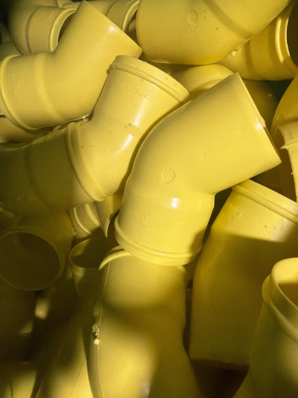 Semi codo amarillo de 3”