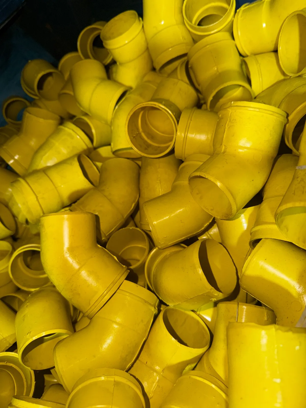 Semi codo amarillo de 2”