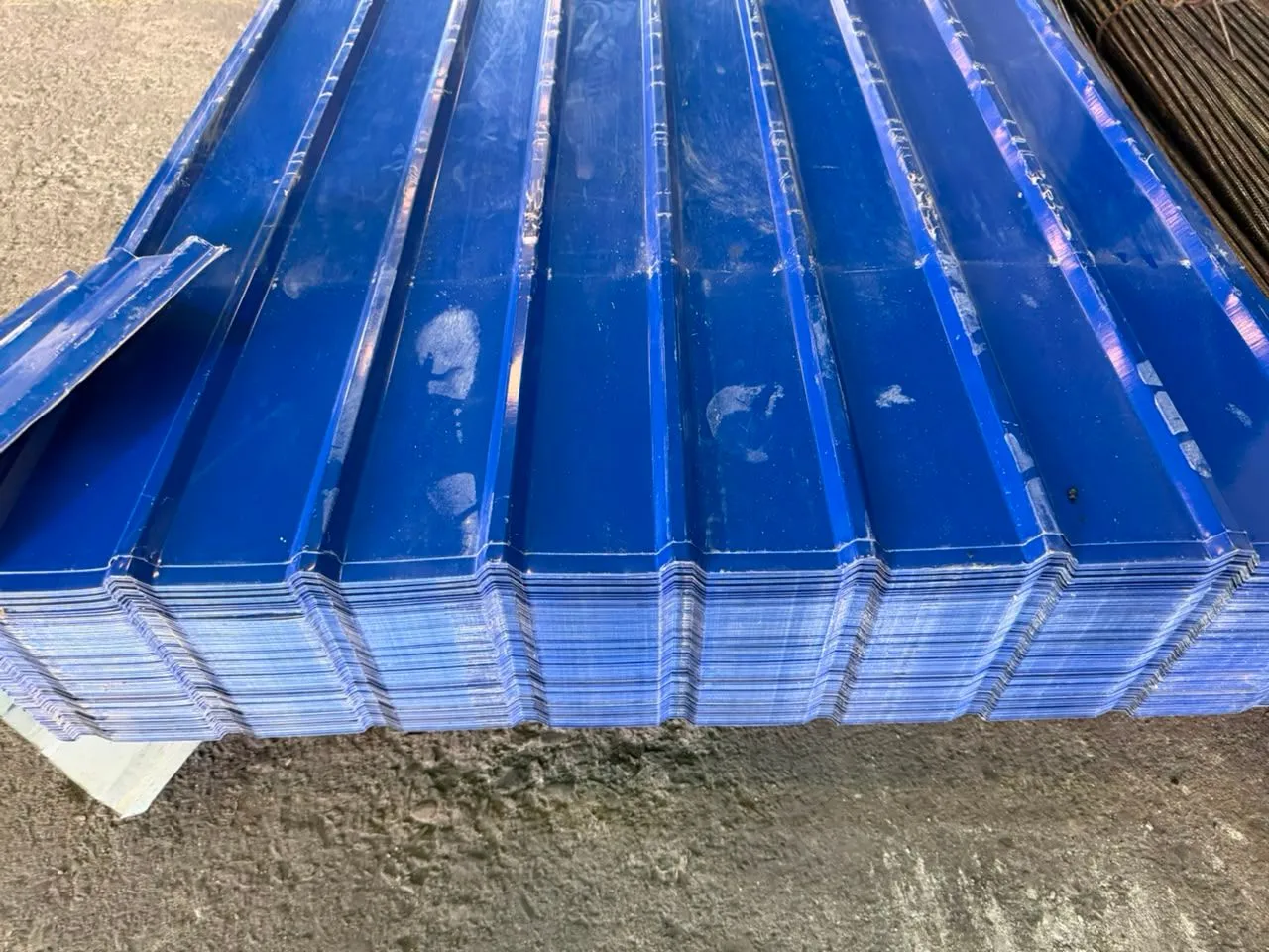LAMINA DE ZINC CANAL MARACUCHO COLOR "AZUL "MEDIDA 3,60 X 8,30 CAL-0,20
